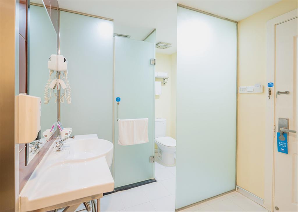 Hanting Express Pudong Airport Hotel 2*