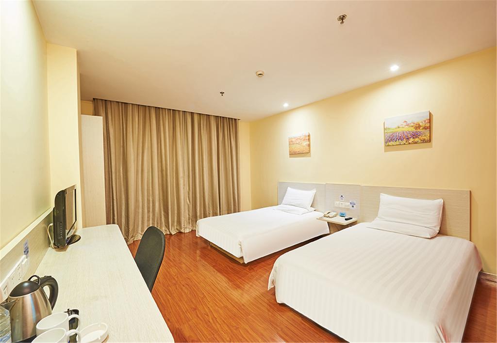 Hotel Hanting Express Pudong Airport 2*
