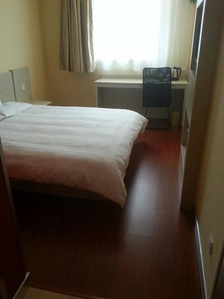 Hotel Hanting Express Pudong Airport 2*