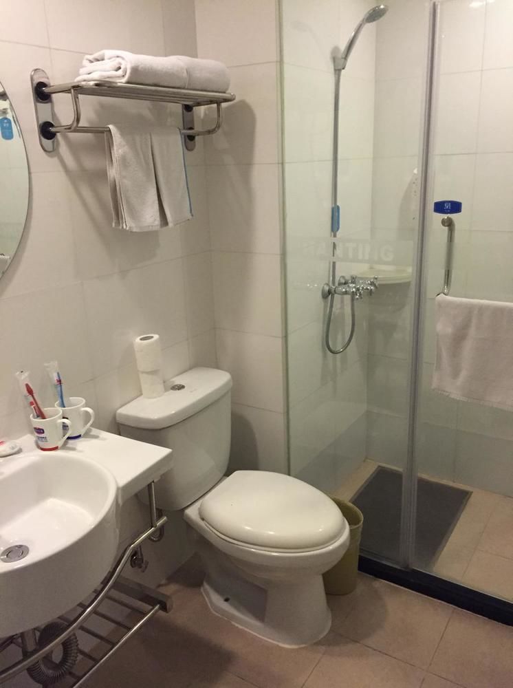 Hanting Express Pudong Airport Hotel 2*