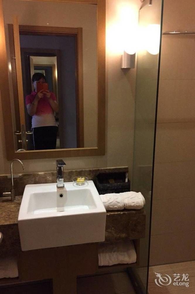 Hotel Hanting Express Pudong Airport 2*