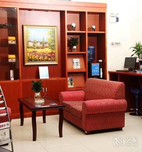 Hanting Express Pudong Airport Hotel 2*