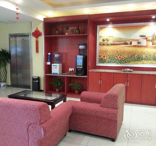 Hanting Express Pudong Airport Hotel 2*